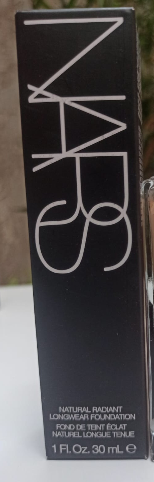 NARS Natural Radiant Longwear Foundation (30 mL/ 1Fl.Oz.) - Image 2